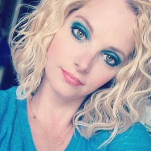 Meet your Posher, Suzanne